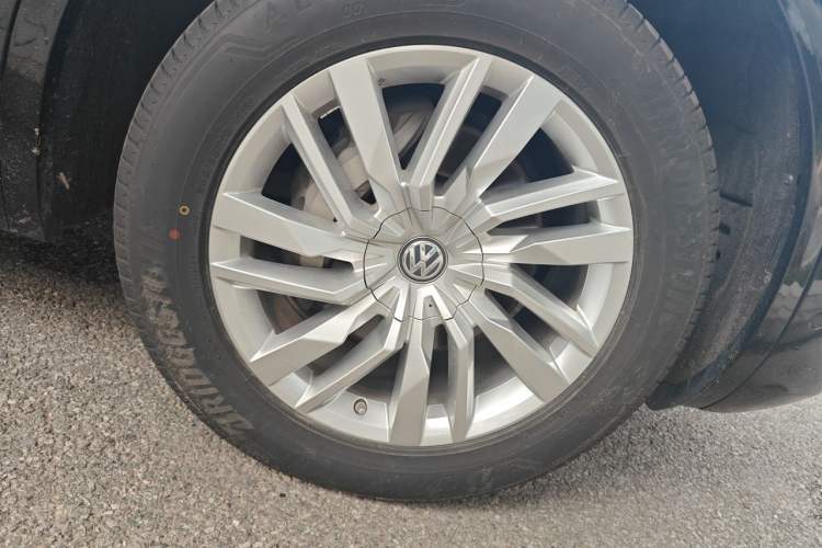 Used Volkswagen Touareg 2020 2.0 TSI RuiShang Edition China VI Standard Right Front Wheel Hub