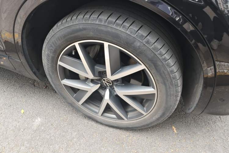 Used Volkswagen Touareg 2020 3.0 TSI Luxury Edition China VI Right Front Wheel Hub