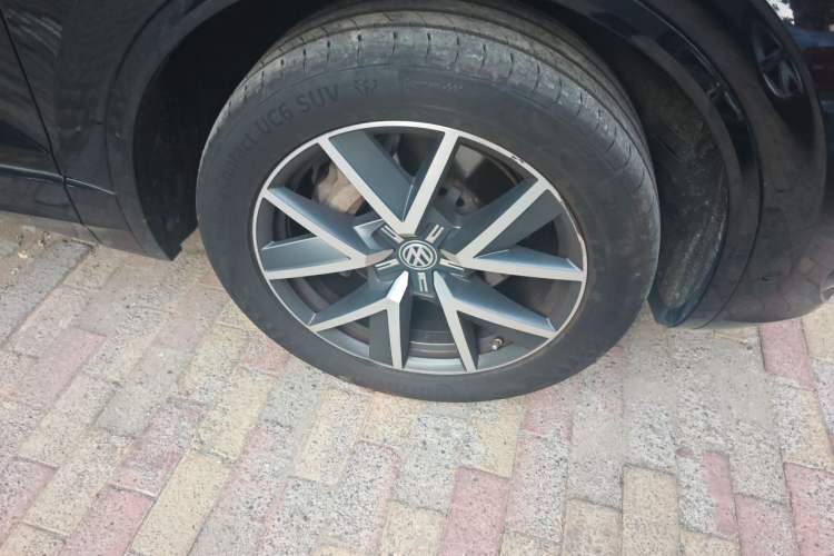 Used Volkswagen Touareg 2020 3.0 TSI Luxury Edition China VI Right Front Wheel Hub