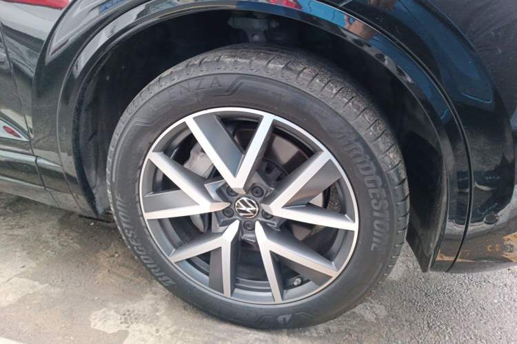 Used Volkswagen Touareg 2020 3.0 TSI Luxury Edition China VI Right Front Wheel Hub