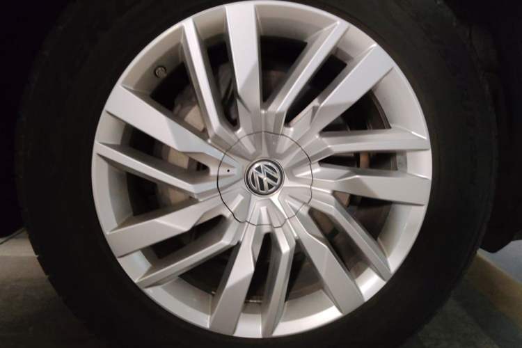 Used Volkswagen Touareg 2020 2.0 TSI RuiShang Edition China VI Standard Right Front Wheel Hub