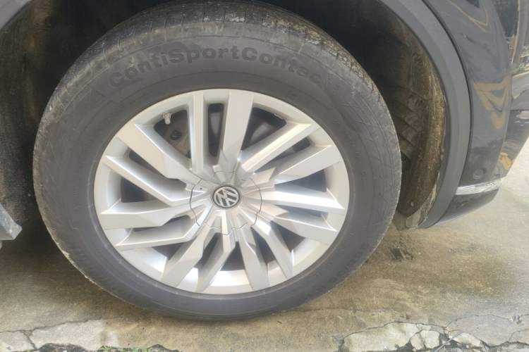 Used Volkswagen Touareg 2020 2.0 TSI RuiShang Edition China VI Standard Right Front Wheel Hub