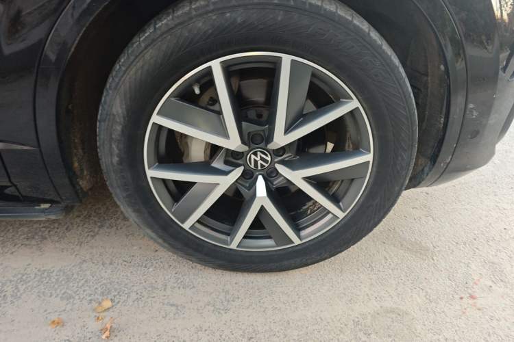 Used Volkswagen Touareg 2020 3.0 TSI Luxury Edition China VI Right Front Wheel Hub