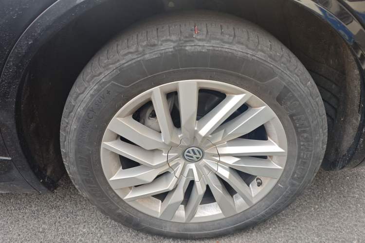 Used Volkswagen Touareg 2020 2.0 TSI RuiShang Edition China VI Standard Right Front Wheel Hub