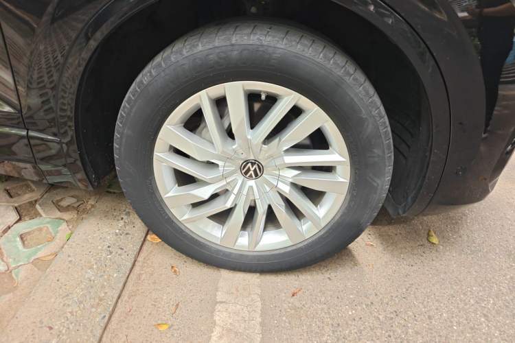 Used Volkswagen Touareg 2020 2.0 TSI RuiShang Edition China VI Standard Right Front Wheel Hub