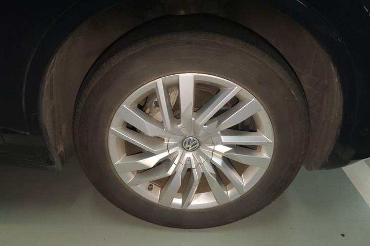 Used Volkswagen Touareg 2020 2.0 TSI RuiShang Edition China VI Standard Right Front Wheel Hub