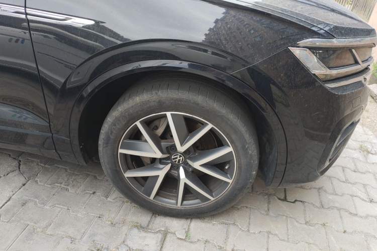 Used Volkswagen Touareg 2020 3.0 TSI Luxury Edition China VI Right Front Wheel Hub
