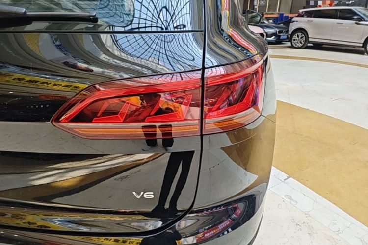 Used Volkswagen Touareg 2020 3.0 TSI Luxury Edition China VI Right Rear Taillight