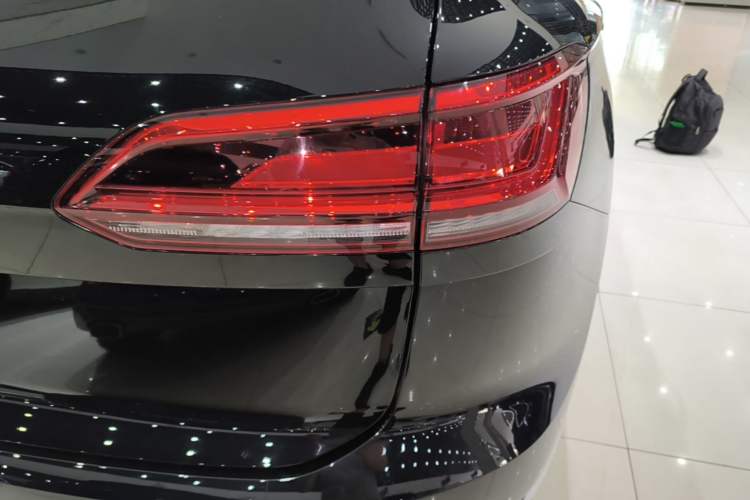 Used Volkswagen Touareg 2020 2.0 TSI RuiShang Edition China VI Standard Right Rear Taillight