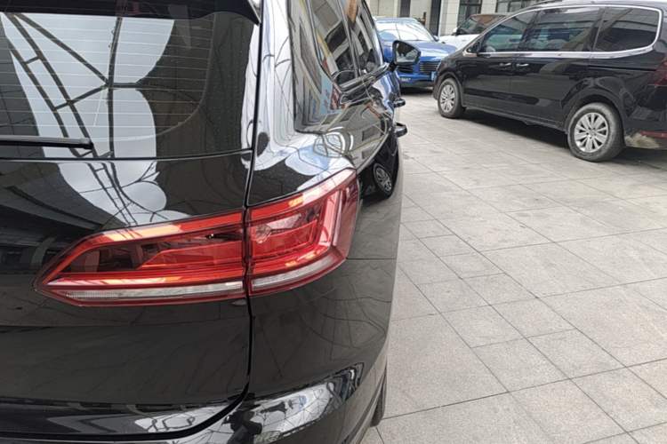 Used Volkswagen Touareg 2020 2.0 TSI RuiShang Edition China VI Standard Right Rear Taillight