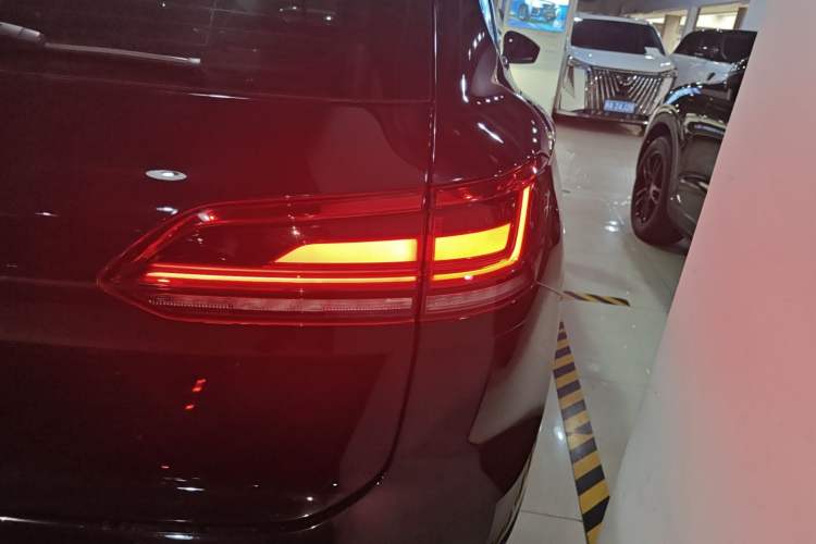 Used Volkswagen Touareg 2020 2.0 TSI RuiShang Edition China VI Standard Right Rear Taillight