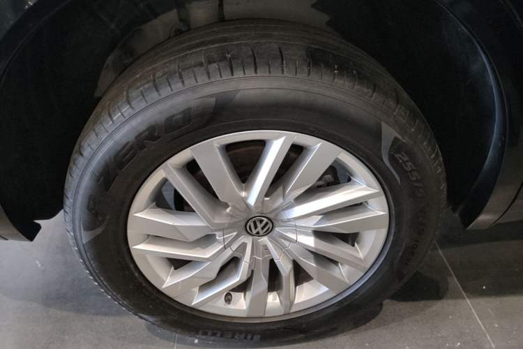 Used Volkswagen Touareg 2020 2.0 TSI RuiShang Edition China VI Standard Right Rear Wheel Hub