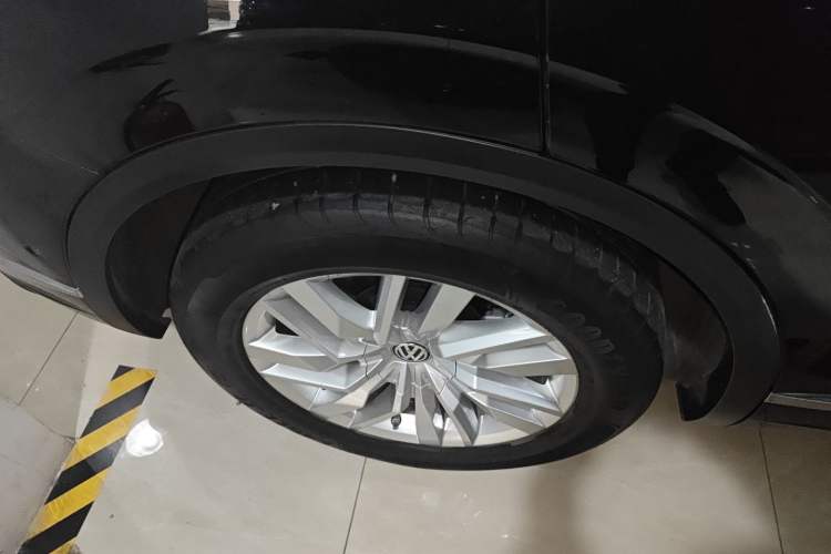 Used Volkswagen Touareg 2020 2.0 TSI RuiShang Edition China VI Standard Right Rear Wheel Hub