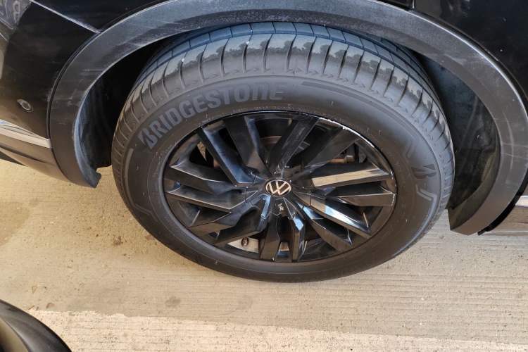 Used Volkswagen Touareg 2020 2.0 TSI RuiShang Edition China VI Standard Right Rear Wheel Hub