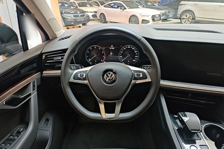 Used Volkswagen Touareg 2020 3.0 TSI Luxury Edition China VI Steering Wheel