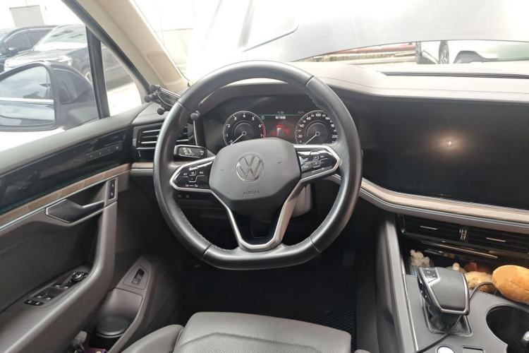 Used Volkswagen Touareg 2020 3.0 TSI Luxury Edition China VI Steering Wheel