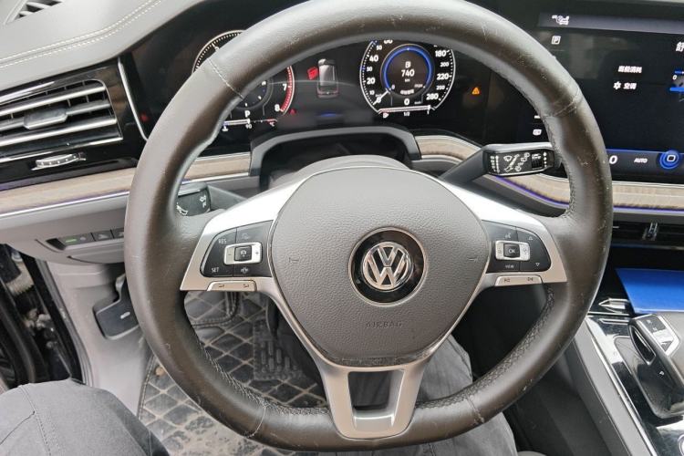 Used Volkswagen Touareg 2020 3.0 TSI Luxury Edition China VI Steering Wheel