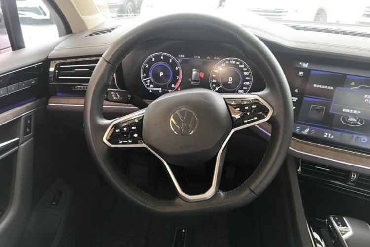 Used Volkswagen Touareg 2020 3.0 TSI Luxury Edition China VI Steering Wheel