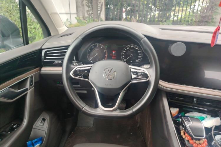 Used Volkswagen Touareg 2020 2.0 TSI RuiShang Edition China VI Standard Steering Wheel