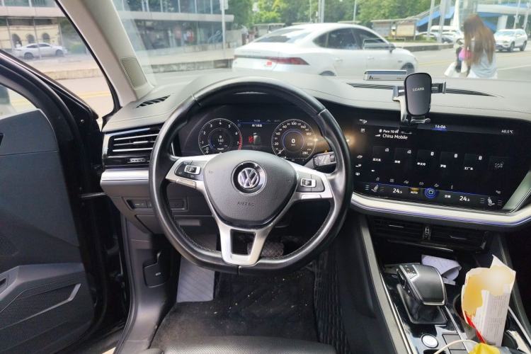 Used Volkswagen Touareg 2020 3.0 TSI Luxury Edition China VI Steering Wheel