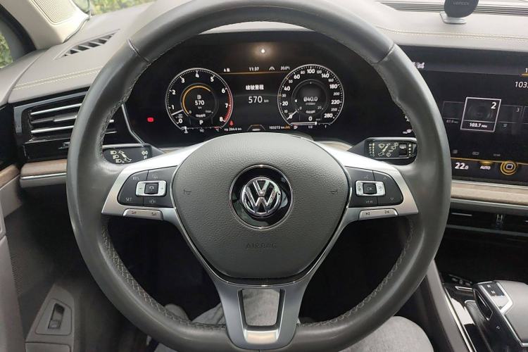 Used Volkswagen Touareg 2020 3.0 TSI Luxury Edition China VI Steering Wheel