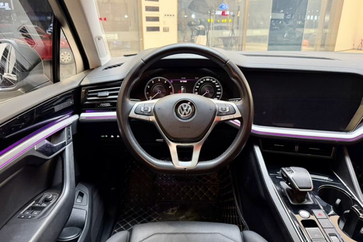 Used Volkswagen Touareg 2020 3.0 TSI Luxury Edition China VI Steering Wheel