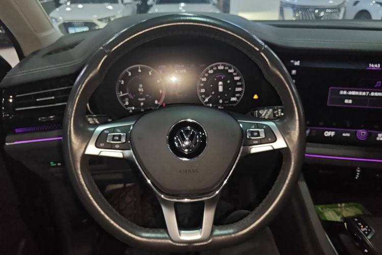 Used Volkswagen Touareg 2020 2.0 TSI RuiShang Edition China VI Standard Steering Wheel
