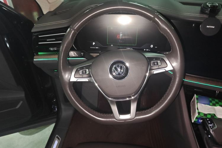 Used Volkswagen Touareg 2020 3.0 TSI Luxury Edition China VI Steering Wheel