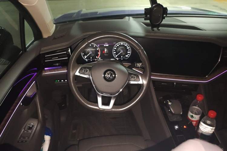 Used Volkswagen Touareg 2020 2.0 TSI RuiShang Edition China VI Standard Steering Wheel