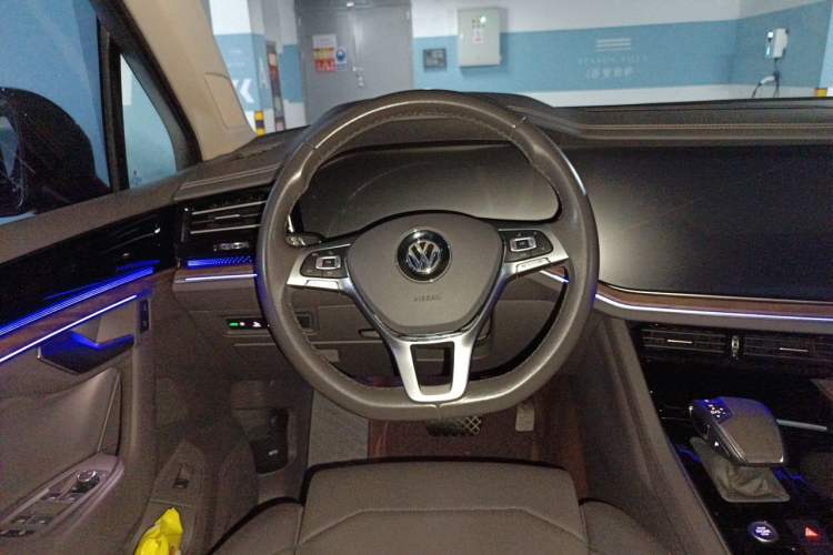 Used Volkswagen Touareg 2020 2.0 TSI RuiShang Edition China VI Standard Steering Wheel