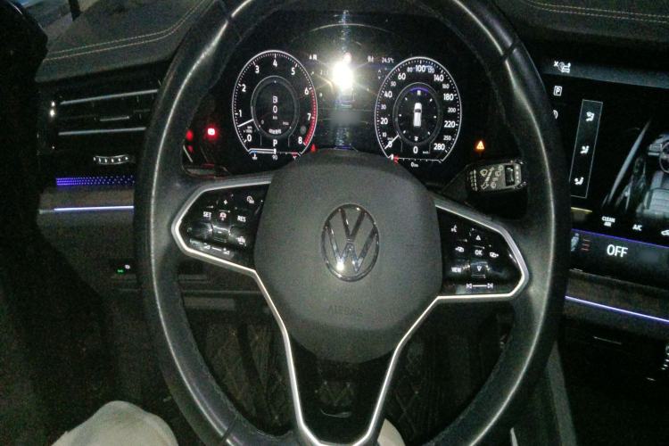 Used Volkswagen Touareg 2020 3.0 TSI Luxury Edition China VI Steering Wheel