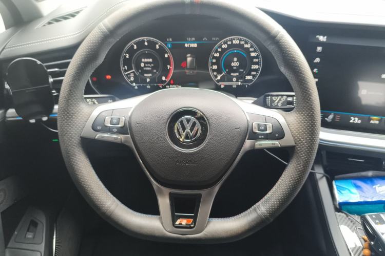 Used Volkswagen Touareg 2020 3.0 TSI Luxury Edition China VI Steering Wheel