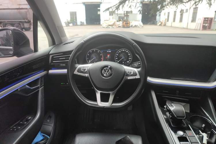 Used Volkswagen Touareg 2020 3.0 TSI Luxury Edition China VI Steering Wheel