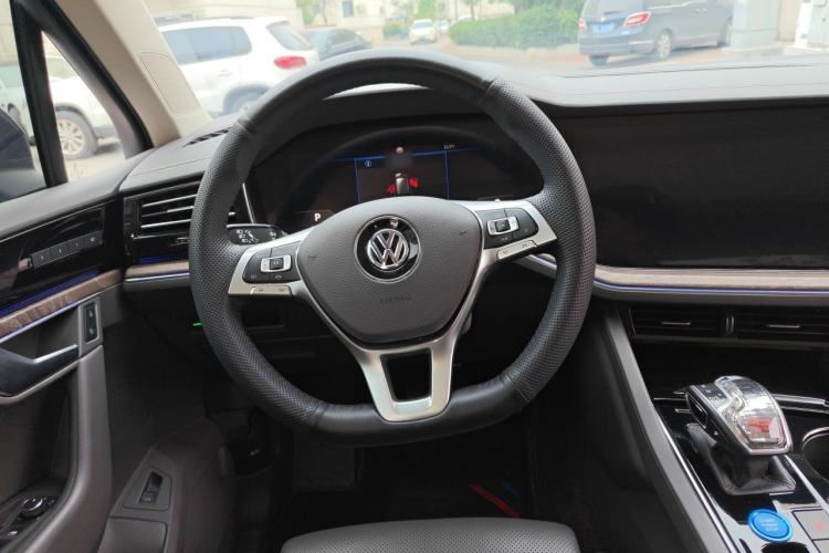 Used Volkswagen Touareg 2020 3.0 TSI Luxury Edition China VI Steering Wheel