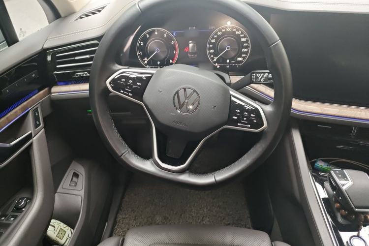Used Volkswagen Touareg 2020 3.0 TSI Luxury Edition China VI Steering Wheel