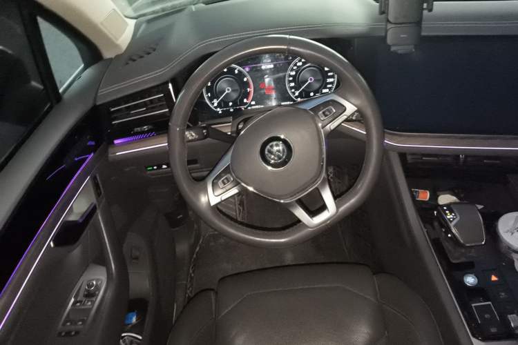 Used Volkswagen Touareg 2020 3.0 TSI Luxury Edition China VI Steering Wheel