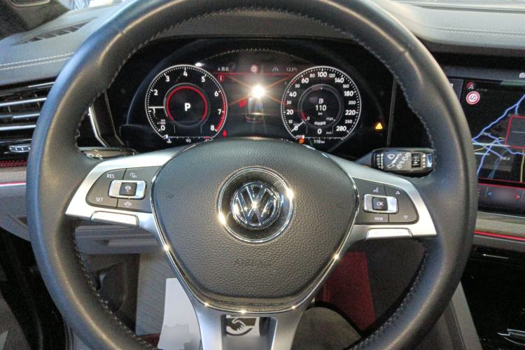 Used Volkswagen Touareg 2020 3.0 TSI Luxury Edition China VI Steering Wheel