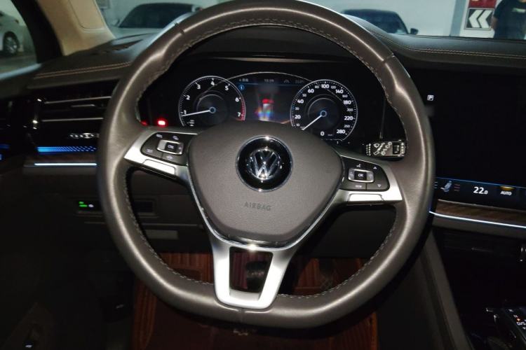 Used Volkswagen Touareg 2020 2.0 TSI RuiShang Edition China VI Standard Steering Wheel