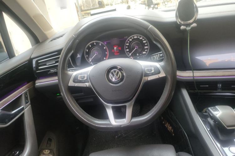 Used Volkswagen Touareg 2020 2.0 TSI RuiShang Edition China VI Standard Steering Wheel