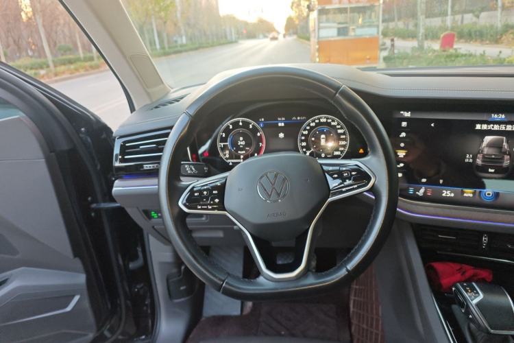 Used Volkswagen Touareg 2020 3.0 TSI Luxury Edition China VI Steering Wheel