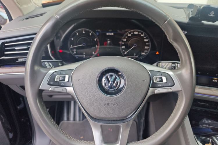 Used Volkswagen Touareg 2020 2.0 TSI RuiShang Edition China VI Standard Steering Wheel