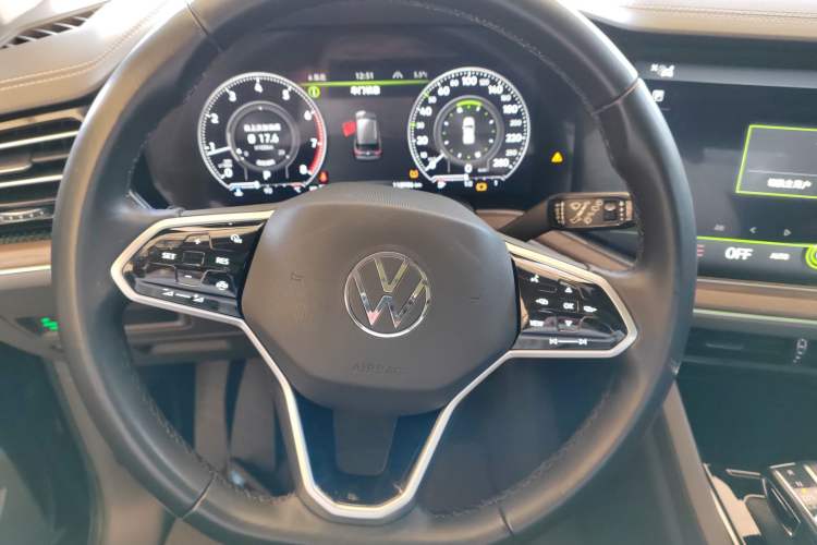 Used Volkswagen Touareg 2020 2.0 TSI RuiShang Edition China VI Standard Steering Wheel