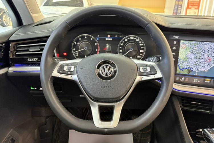Used Volkswagen Touareg 2020 3.0 TSI Luxury Edition China VI Steering Wheel
