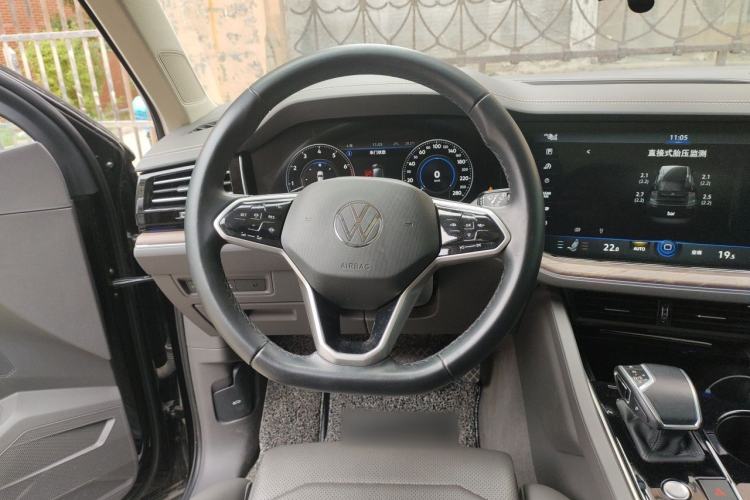 Used Volkswagen Touareg 2020 3.0 TSI Luxury Edition China VI Steering Wheel