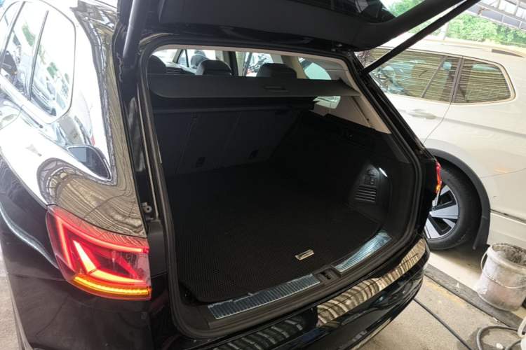Used Volkswagen Touareg 2020 3.0 TSI Luxury Edition China VI Trunk