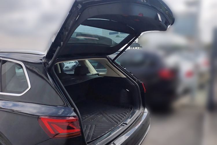 Used Volkswagen Touareg 2020 3.0 TSI Luxury Edition China VI Trunk