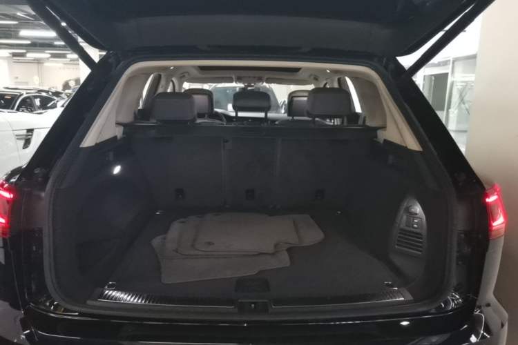 Used Volkswagen Touareg 2020 3.0 TSI Luxury Edition China VI Trunk