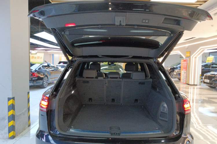 Used Volkswagen Touareg 2020 3.0 TSI Luxury Edition China VI Trunk