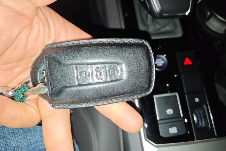 Used Volkswagen Touareg 2020 2.0 TSI RuiShang Edition China VI Standard Vehicle Key