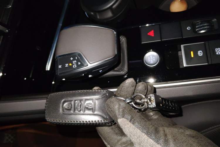 Used Volkswagen Touareg 2020 2.0 TSI RuiShang Edition China VI Standard Vehicle Key
